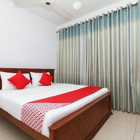 Reliance Hotel Boralesgamuwa Extérieur photo