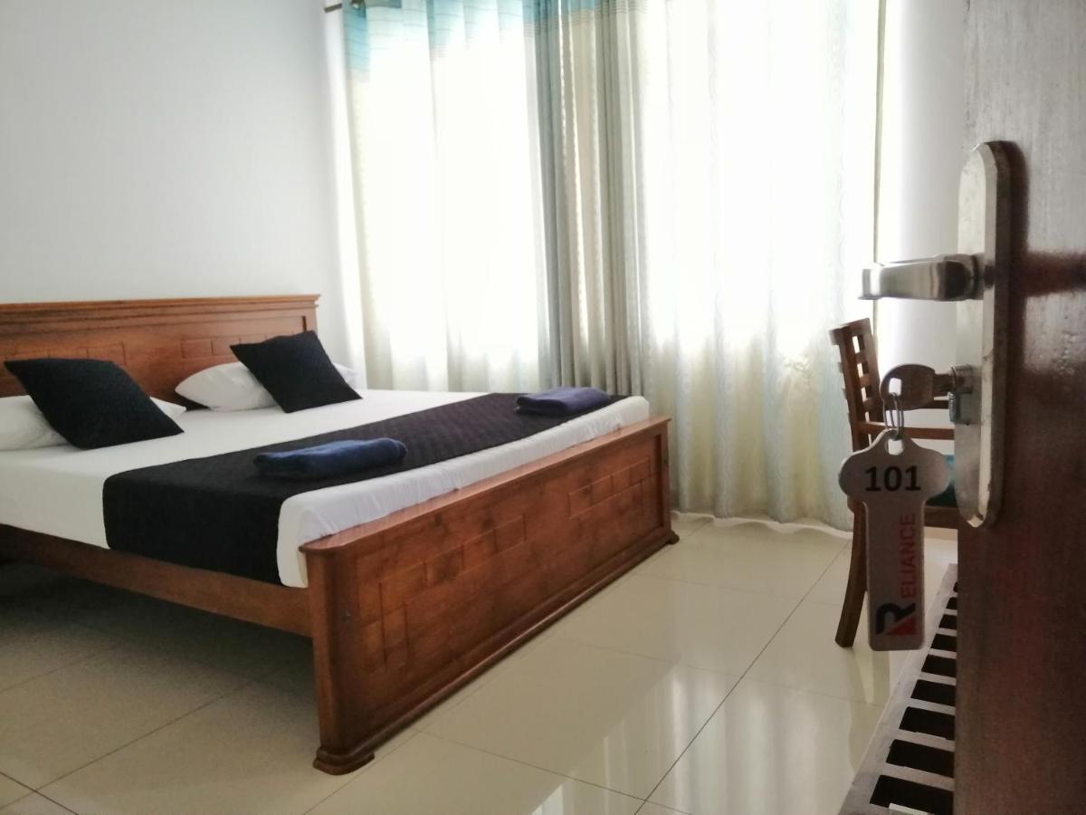 Reliance Hotel Boralesgamuwa Extérieur photo
