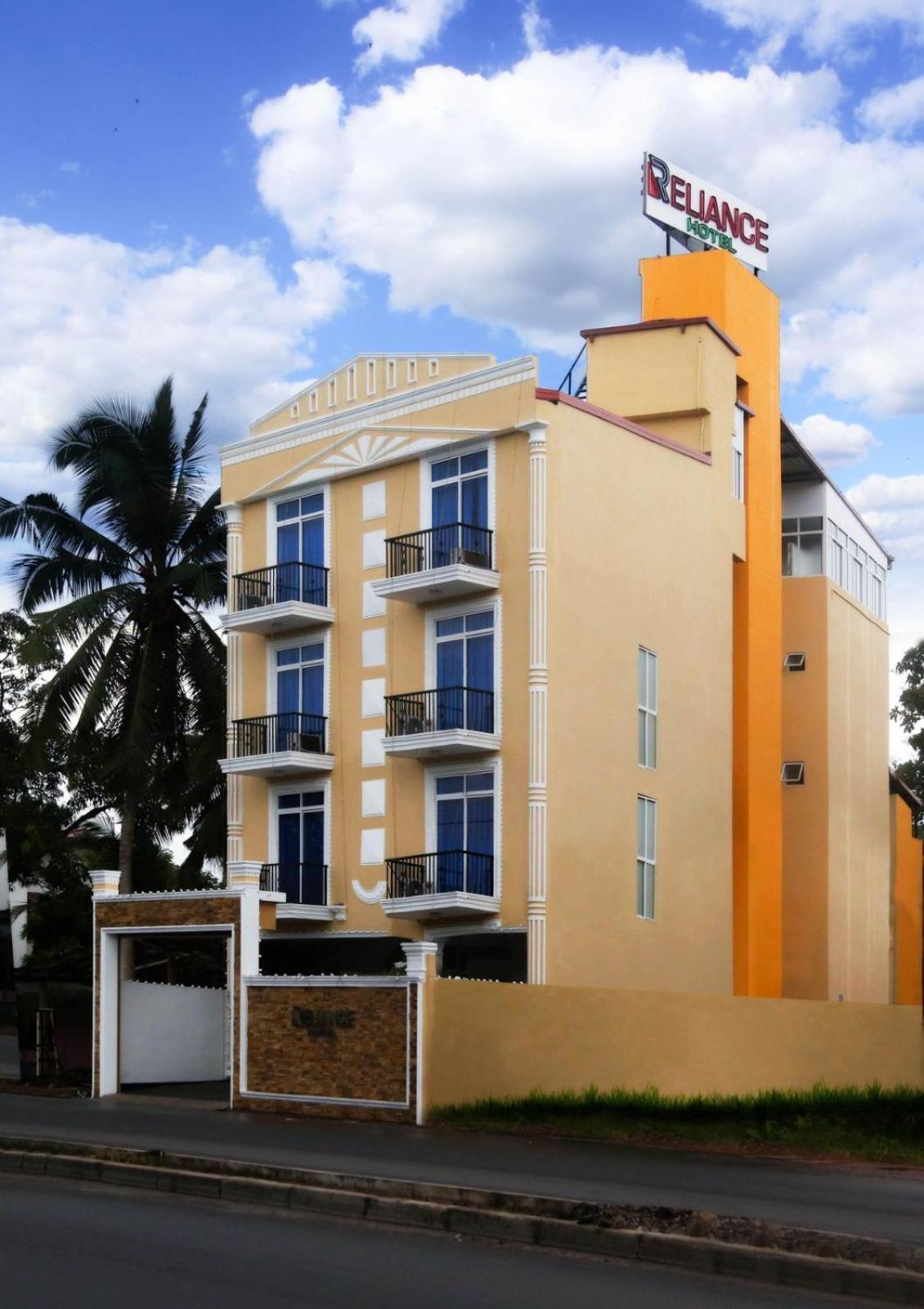Reliance Hotel Boralesgamuwa Extérieur photo