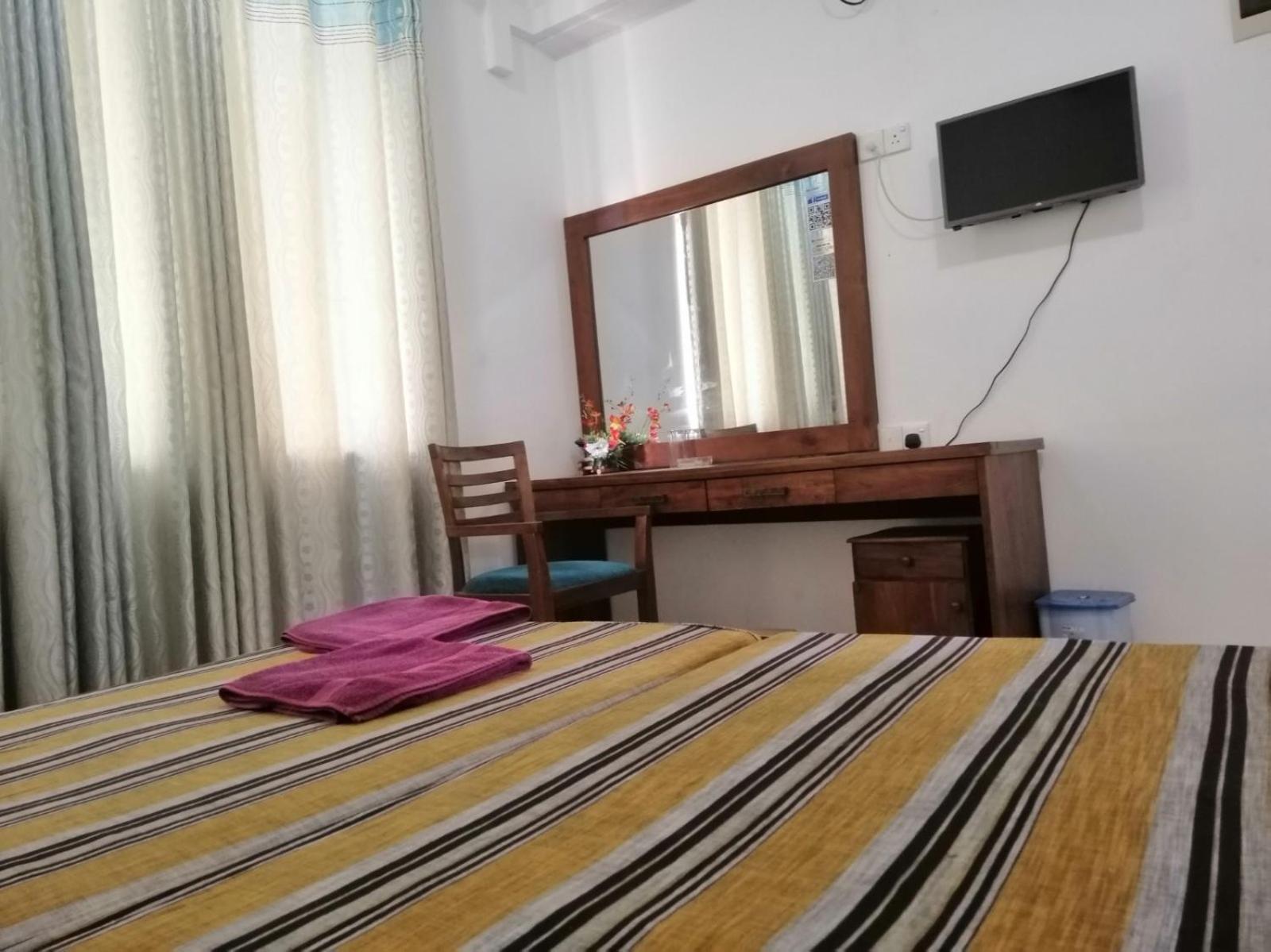 Reliance Hotel Boralesgamuwa Extérieur photo