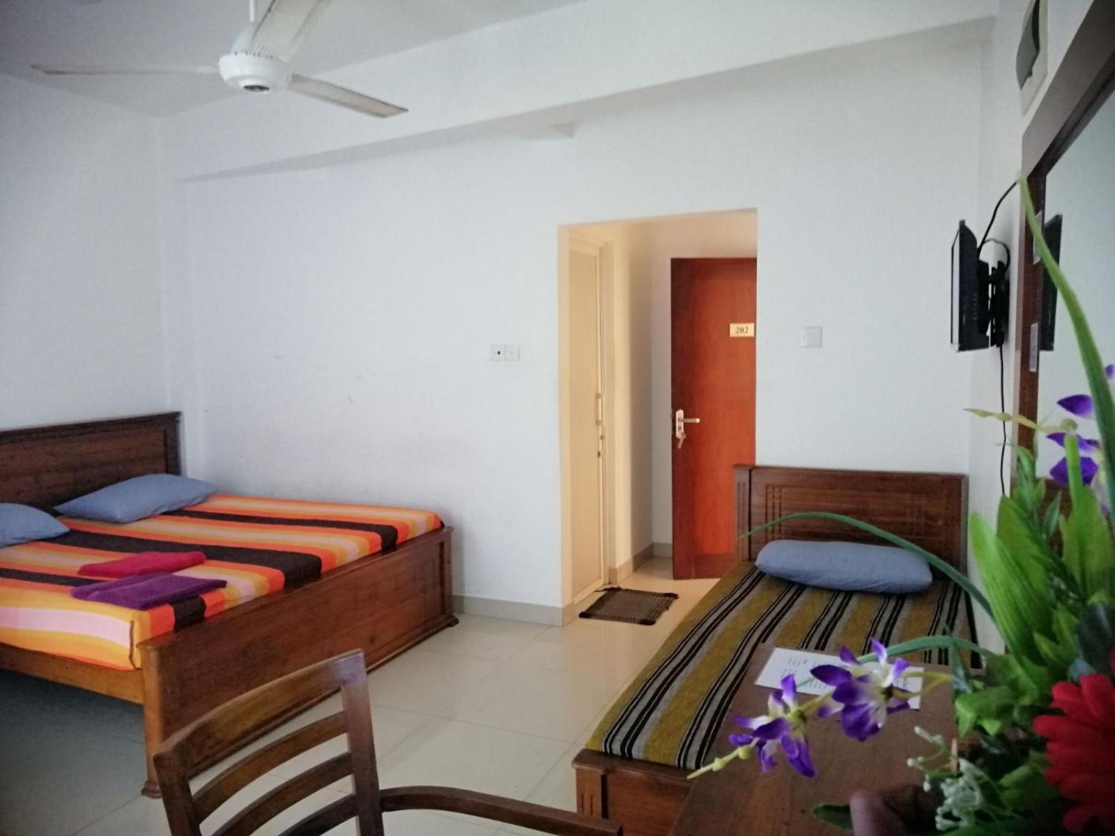 Reliance Hotel Boralesgamuwa Extérieur photo