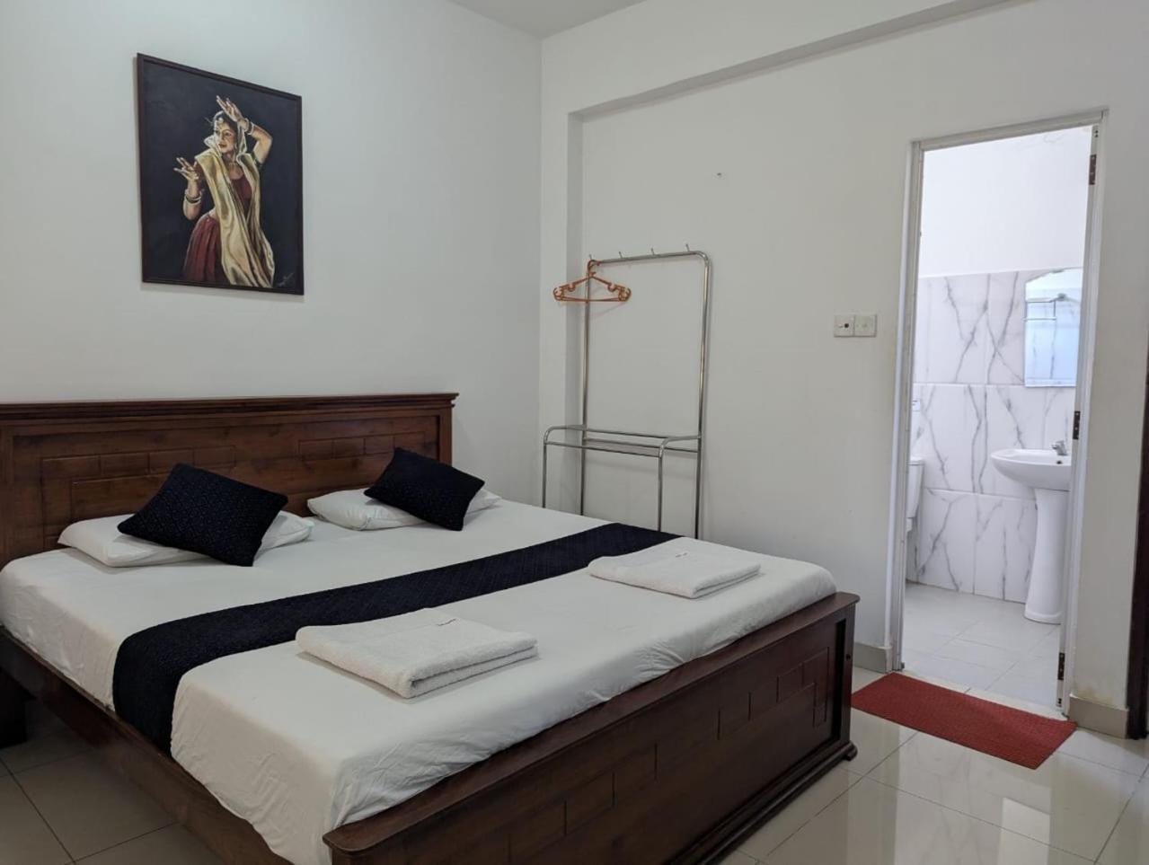 Reliance Hotel Boralesgamuwa Extérieur photo