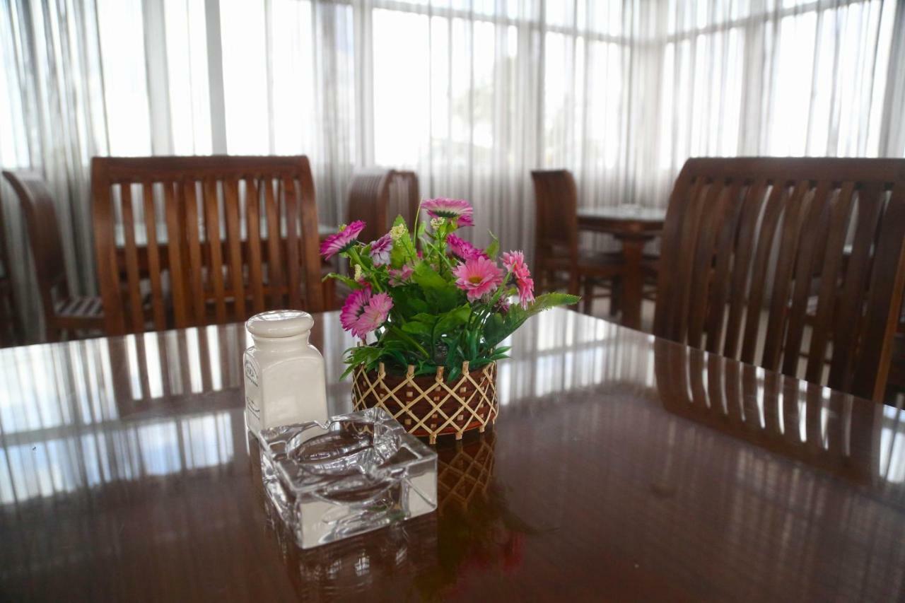 Reliance Hotel Boralesgamuwa Extérieur photo