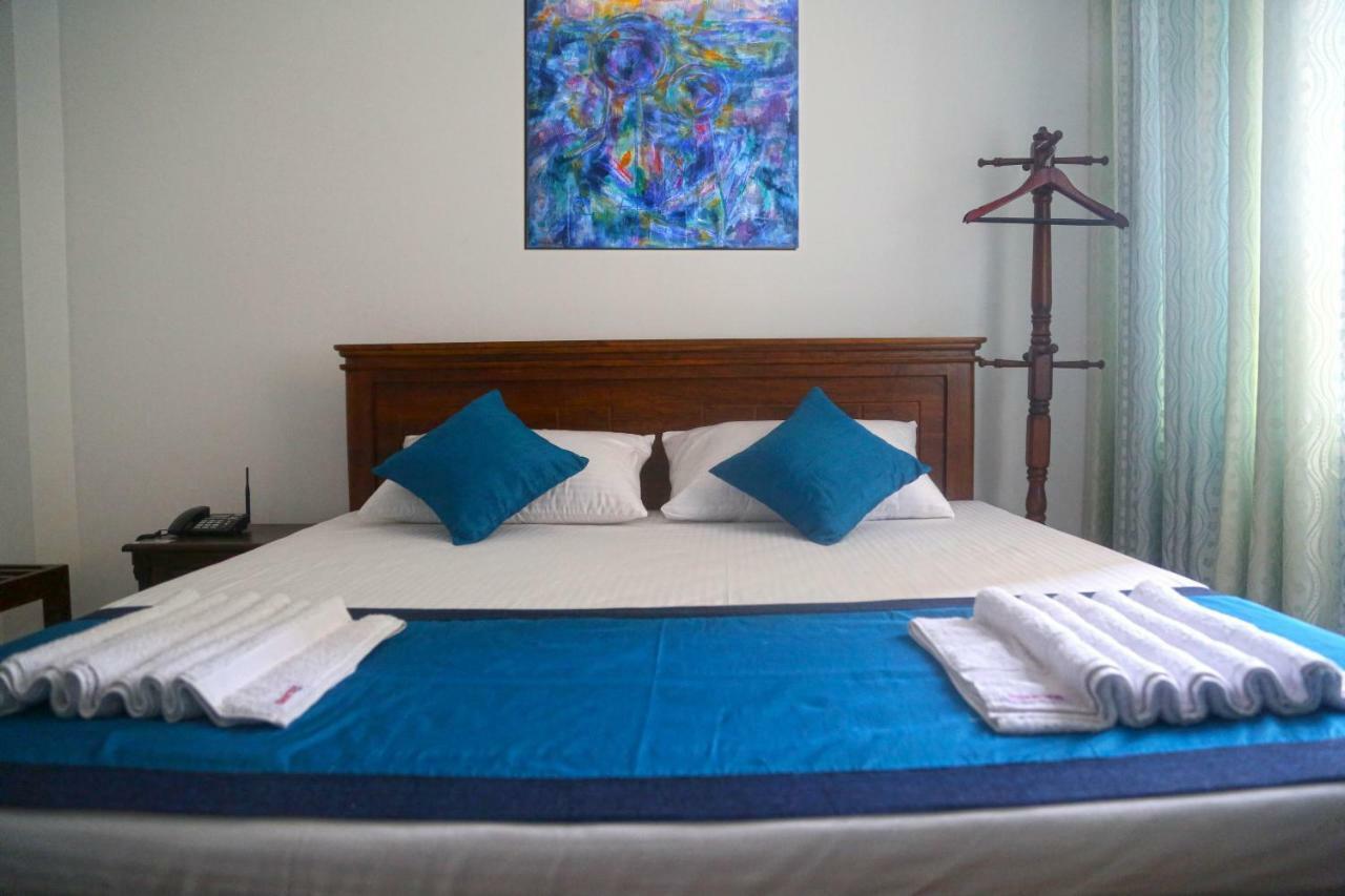 Reliance Hotel Boralesgamuwa Extérieur photo