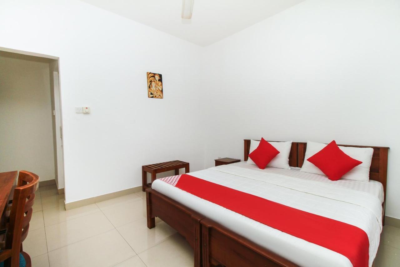 Reliance Hotel Boralesgamuwa Extérieur photo