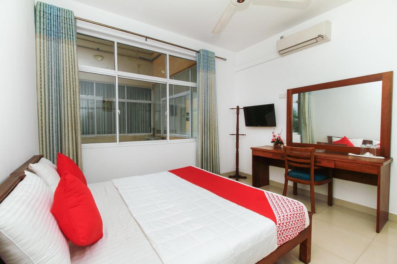 Reliance Hotel Boralesgamuwa Extérieur photo