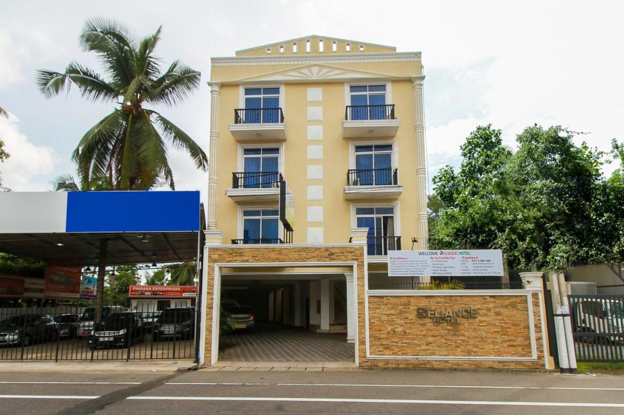 Reliance Hotel Boralesgamuwa Extérieur photo